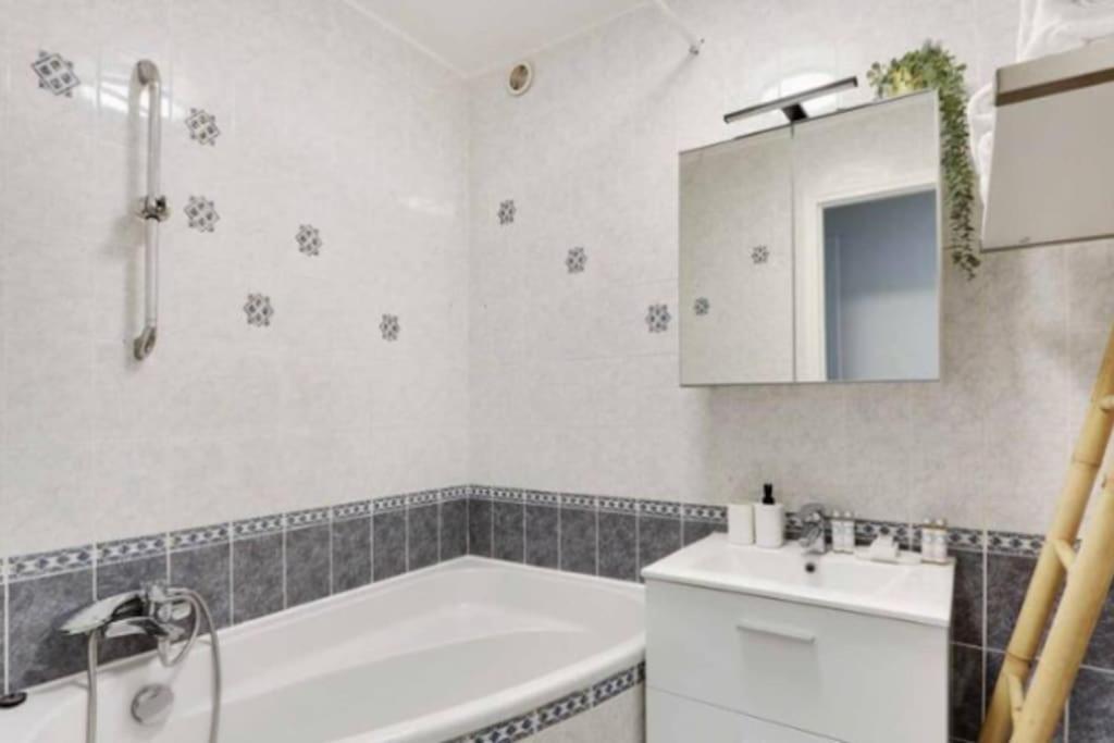 Superbe Appartement Lumineux Et Calme Saint-Ouen  ภายนอก รูปภาพ